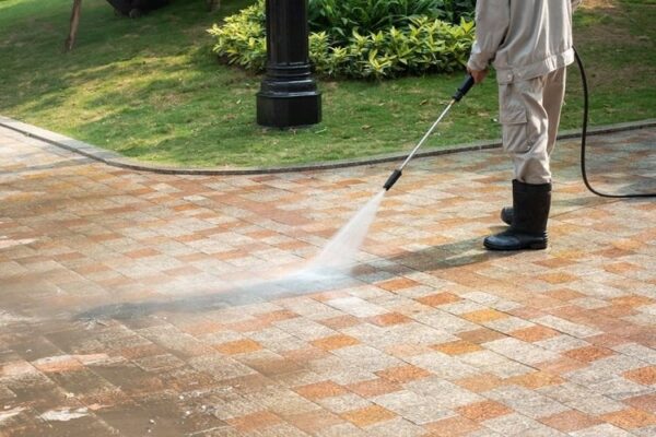 High-Pressure Washing Service